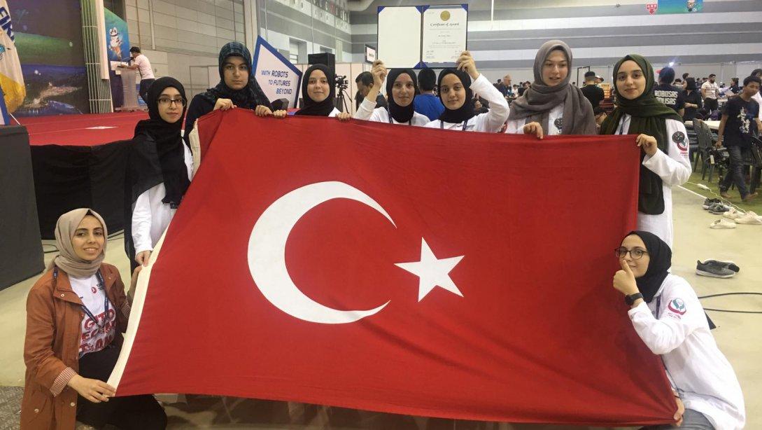 Dünyanın En Büyük Akademik Robotik Yarışmasında Ödül Alan İlk Türk Takımı